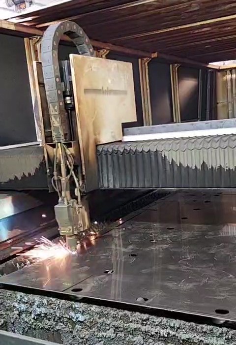 Hình máy móc - Cắt Laser CNC Bảo Toàn - Công Ty TNHH Sản Xuất Thương Mại Vận Tải Bảo Toàn